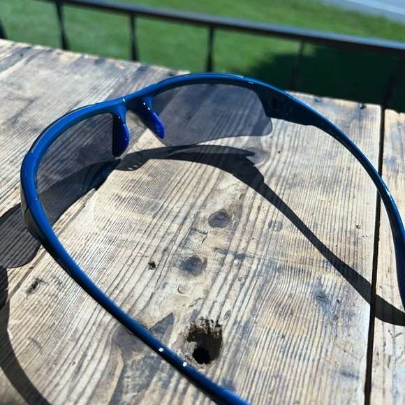 IZOD IZ 105 92 Navy BLUE SUNGLASSES Preowned - Picture 2 of 5